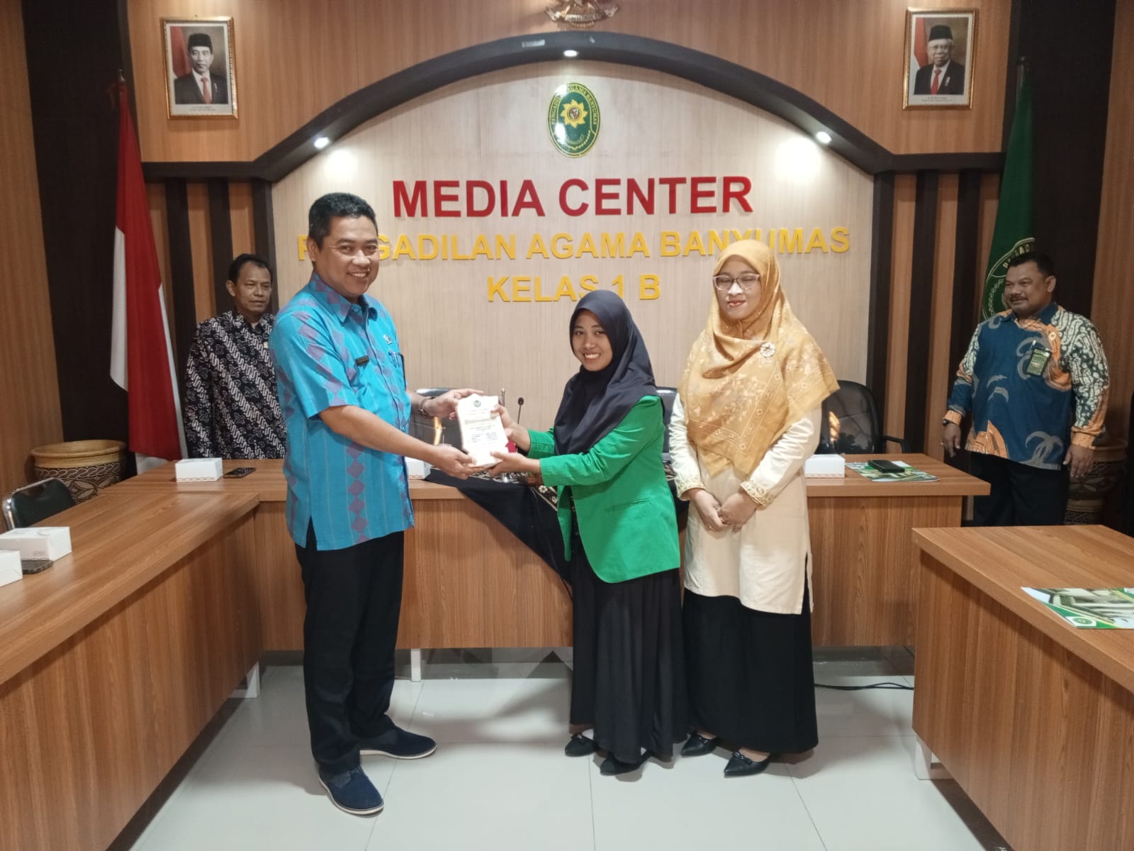 Foto serah terima Mhs UIN Saizu 3 15082024